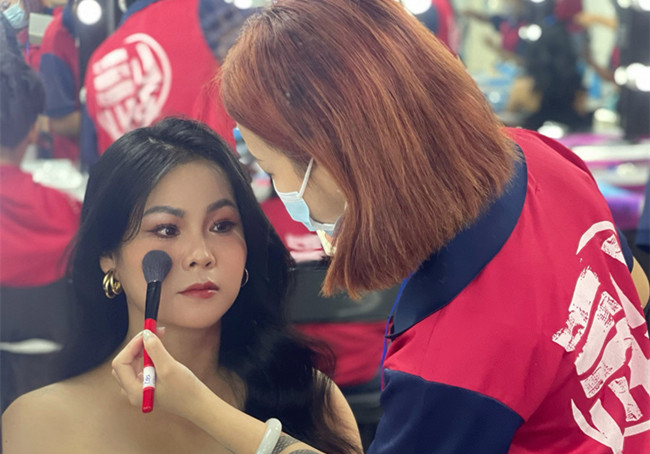 披發(fā)造型新娘，零基礎(chǔ)化妝造型