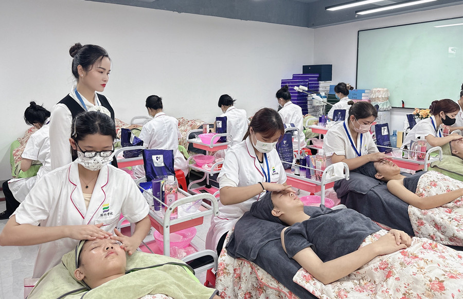 油皮初秋護(hù)膚貼士，南學(xué)美容護(hù)膚管理