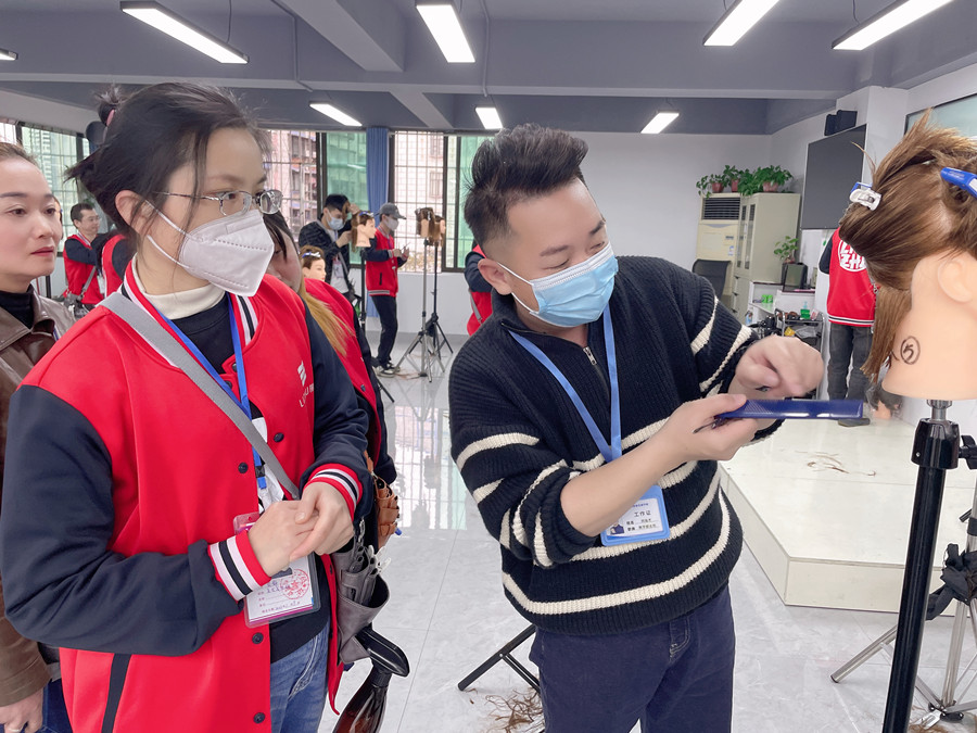 常見(jiàn)的長(zhǎng)發(fā)發(fā)尾修剪方式，廣西女士剪發(fā)教學(xué)