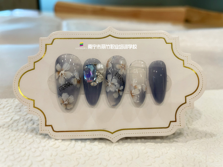 花卉美甲，南寧美甲進(jìn)修提升