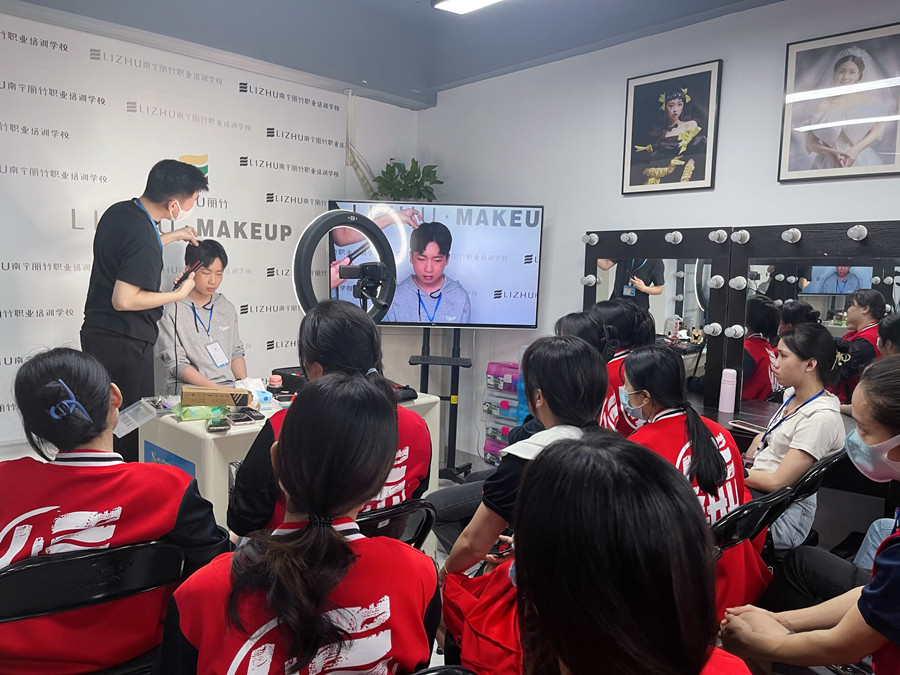 如何給男生化妝？廣西化妝彩妝基礎(chǔ)