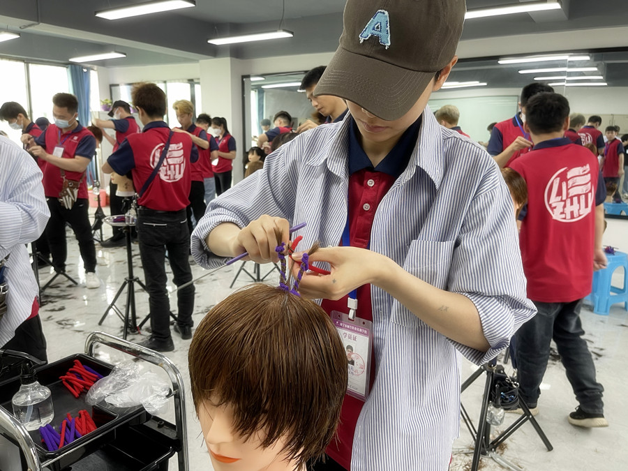 煙花燙這樣護(hù)理才持久，零基礎(chǔ)燙發(fā)教學(xué)