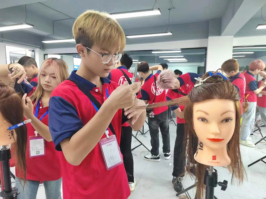 發(fā)片打薄的方法，廣西剪發(fā)基礎(chǔ)教學(xué)詳解