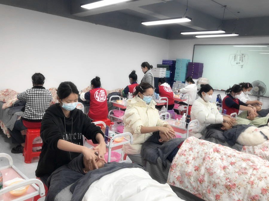 實操考前模擬 | 南寧美容師學(xué)校12月美容師證