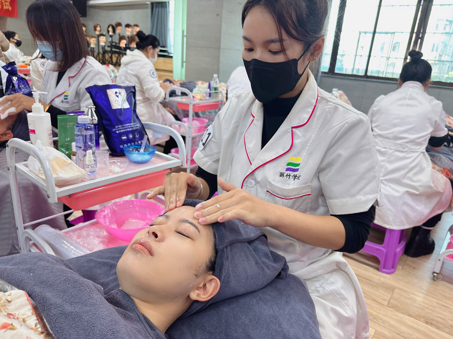 油皮肌膚控油技巧，廣西皮膚管理培訓(xùn)學(xué)校分享