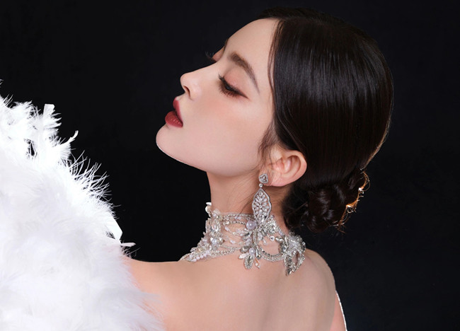  古力娜扎白天鵝仿妝，南寧化妝造型師分享