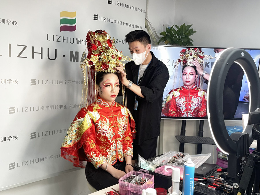  臉上繪畫彩妝藝術(shù)： 國(guó)風(fēng)創(chuàng)意造型