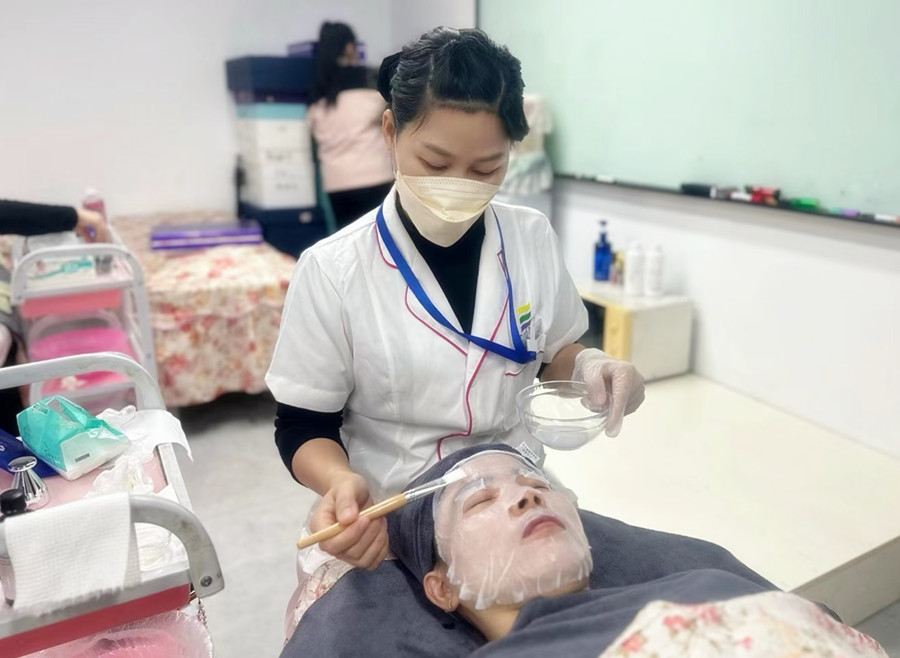 日?；A(chǔ)面部護(hù)理手法，廣西皮膚管理培訓(xùn)