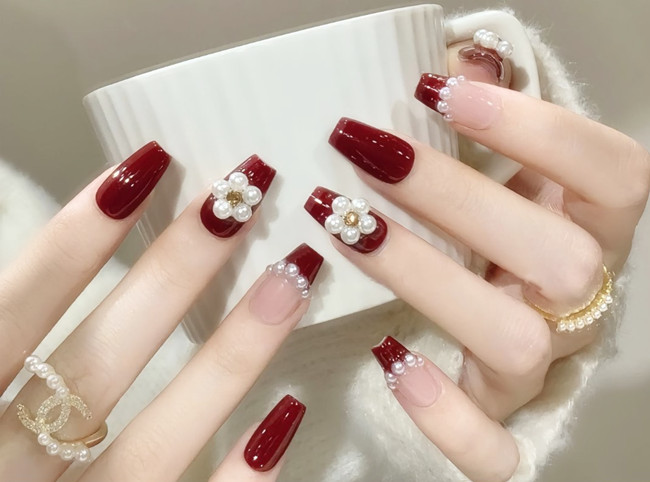 紅色新年美甲，美甲圖片2024新款式