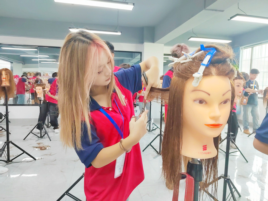 剪齊平和修剪高層次技巧，南寧理發(fā)剪發(fā)培訓(xùn)