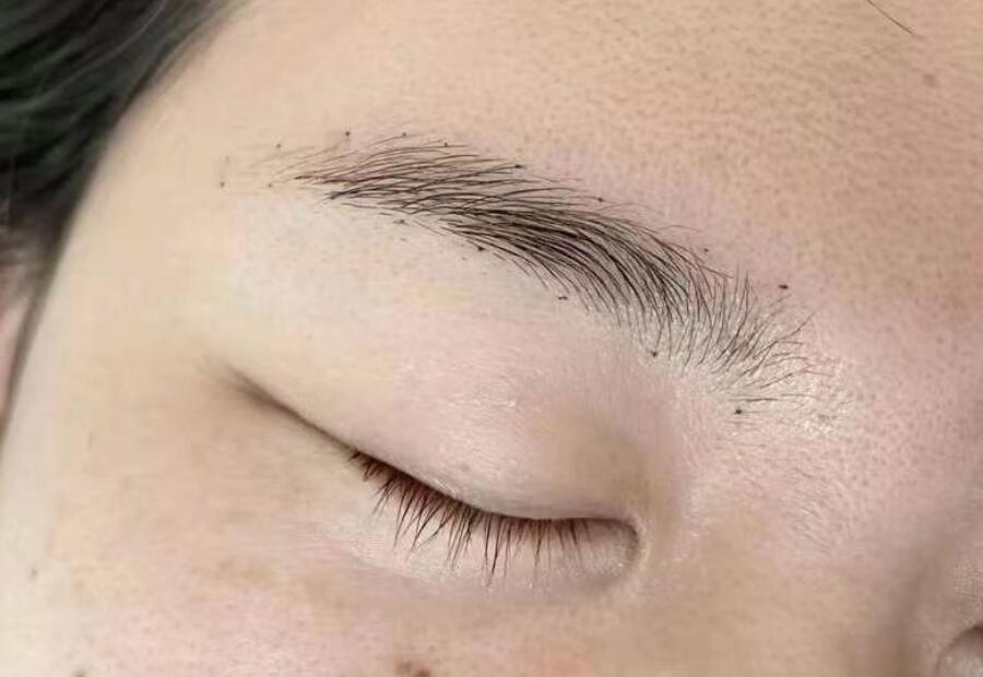 紋眉操作過程技巧，南寧紋繡學(xué)校排名總結(jié)分享