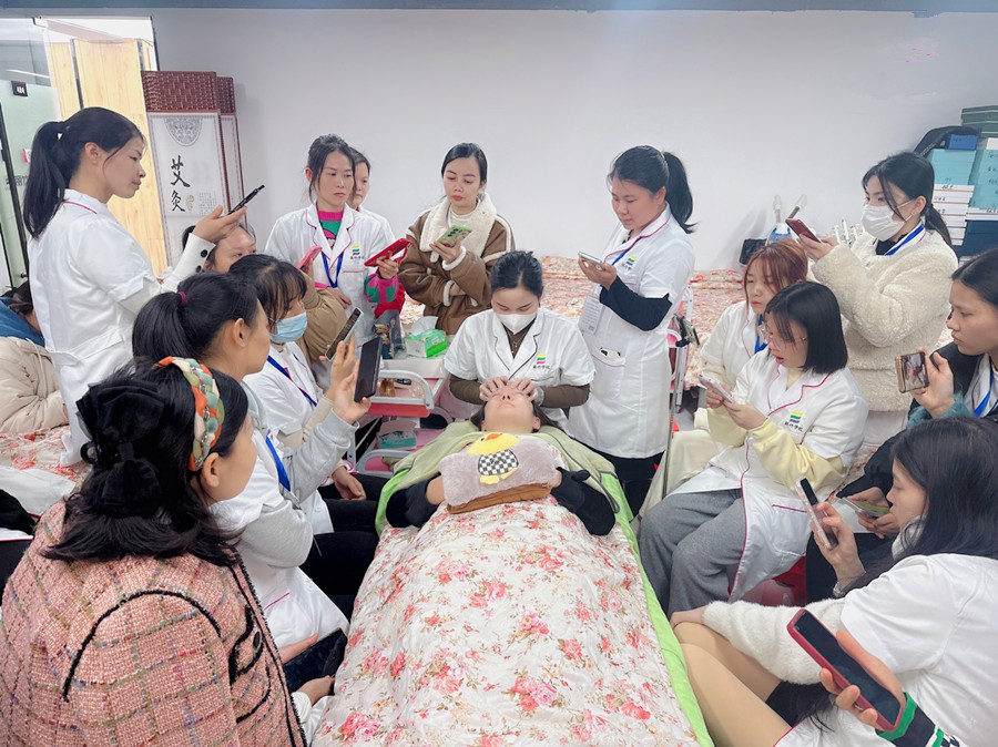 油性皮膚如何快速恢復(fù)自然狀態(tài)？廣西皮膚管理師分享