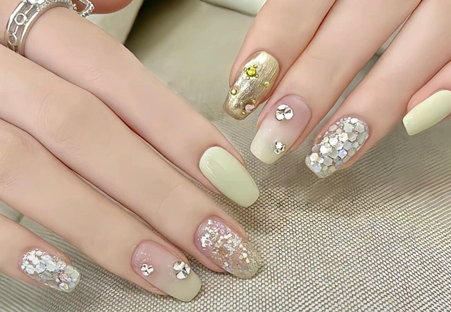 春季彩色美甲，廣西美甲店學(xué)徒推薦款