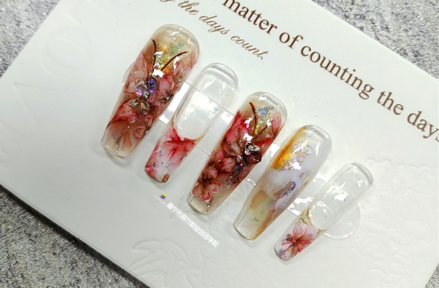 水彩花卉美甲,，廣西美甲學(xué)員培訓(xùn)班作品