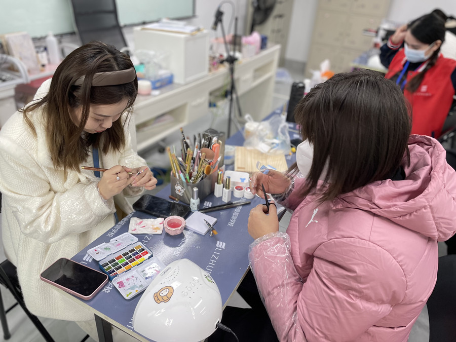 拋光條會傷害指甲嗎？南寧美甲專業(yè)培訓班