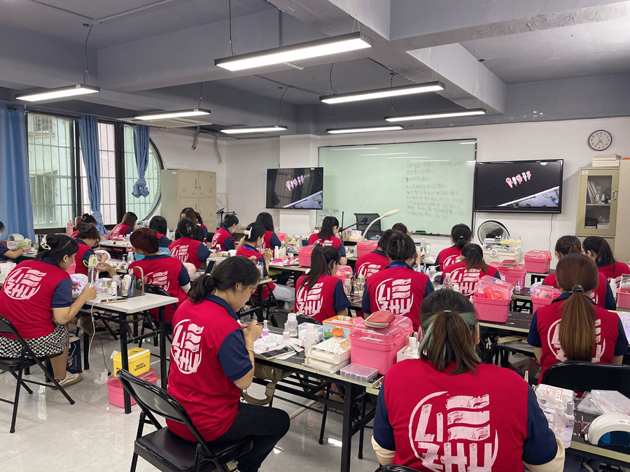 美甲做完為什么不亮？廣西美甲創(chuàng)業(yè)培訓(xùn)