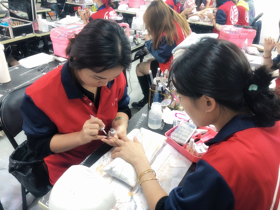 美甲延長甲的正確卸法，廣西美甲店常用方法