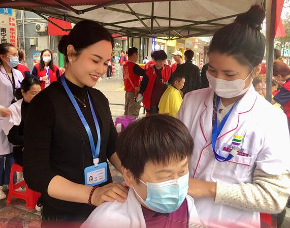 南寧美容公益活動(dòng)，現(xiàn)場(chǎng)人氣火爆