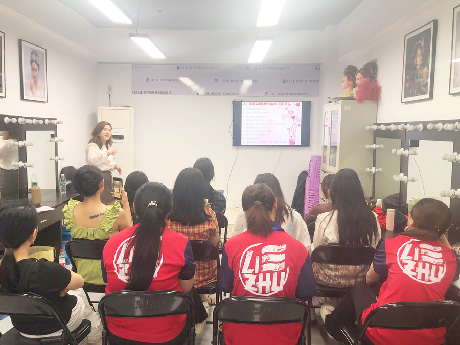 ?南寧美睫培訓(xùn)開班，3月27日如約而至