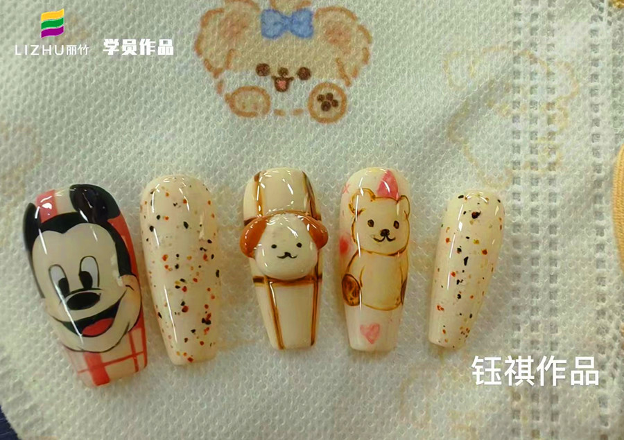 卡通立體浮雕&手工蝴蝶結(jié)美甲，南寧美甲造型進(jìn)修作品