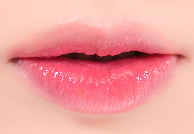 減少唇紋的方法，南寧美容護(hù)膚職業(yè)學(xué)校學(xué)習(xí)