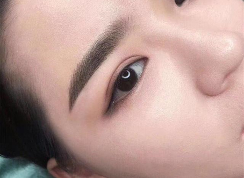 絲霧眉的特點，廣西眉眼唇技術(shù)學(xué)校教學(xué)