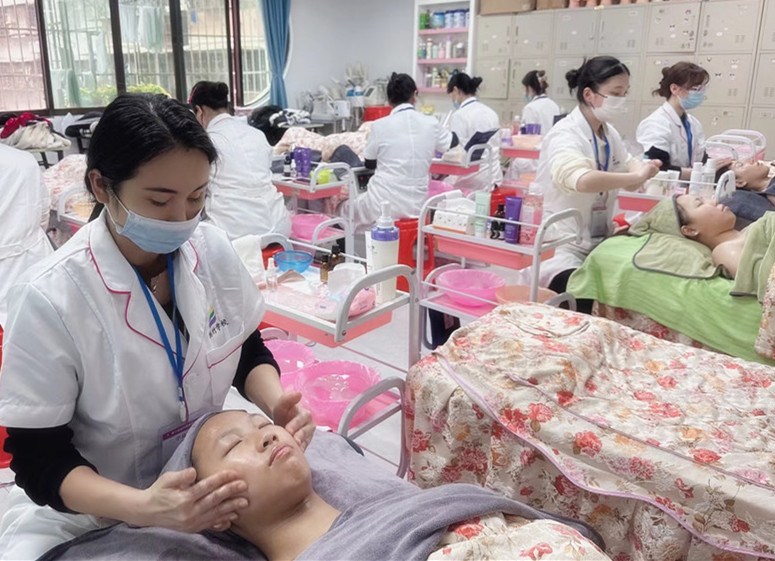 如何進(jìn)行面部提升，廣西美容技術(shù)培訓(xùn)學(xué)校教學(xué)