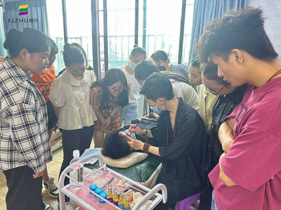 紋眉藝術(shù)感的體現(xiàn)，南寧紋繡造型學(xué)校分享