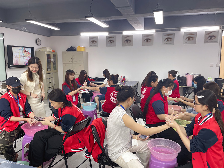 美甲手部護(hù)理的好處，南寧美甲培訓(xùn)課程講解