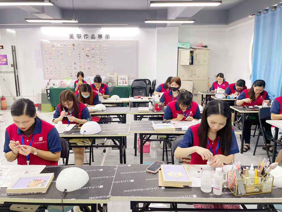 跳色美甲的特點，南寧美甲培訓品牌詳解