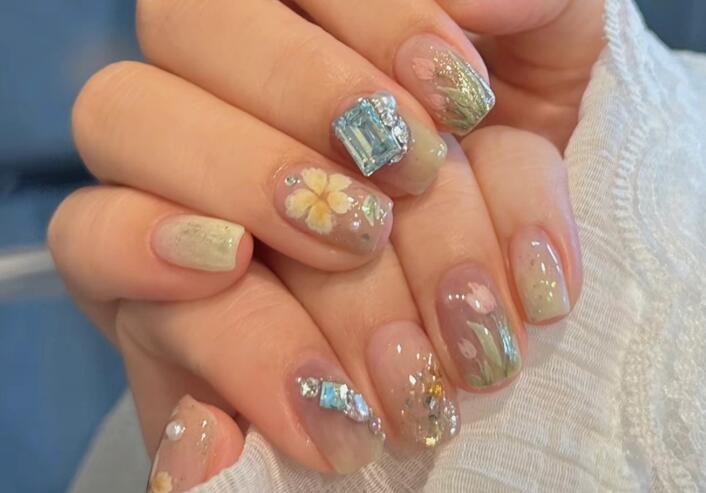 夏日彩繪花朵美甲，南寧美甲造型去哪學？