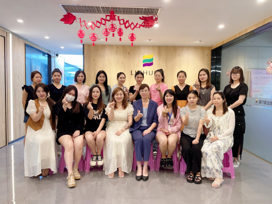 圓滿收官！南寧美睫職業(yè)學(xué)校課程結(jié)束