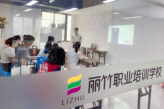 麗竹學(xué)?！睹佳鄞酱髱煱唷烽_課啦