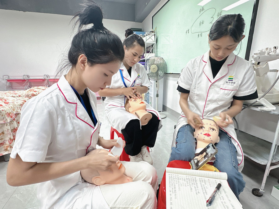 眼部疏通的必要性，廣西美容中醫(yī)學(xué)校講解