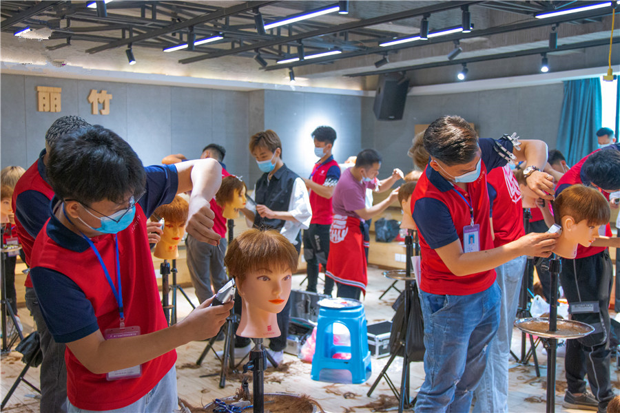 廣西哪里可以學(xué)美發(fā)快剪？麗竹學(xué)校歡迎你