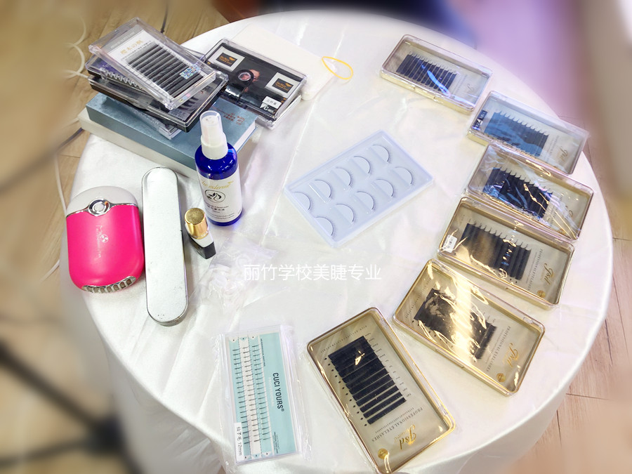 常用的睫毛種類介紹，南寧美睫學(xué)習(xí)