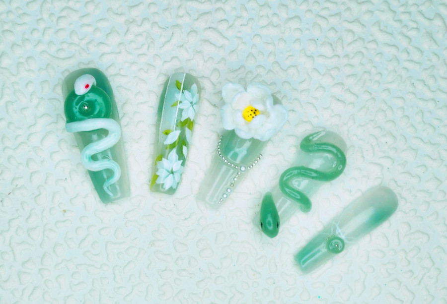 小蛇美甲款式，廣西美甲款式進(jìn)修班作品