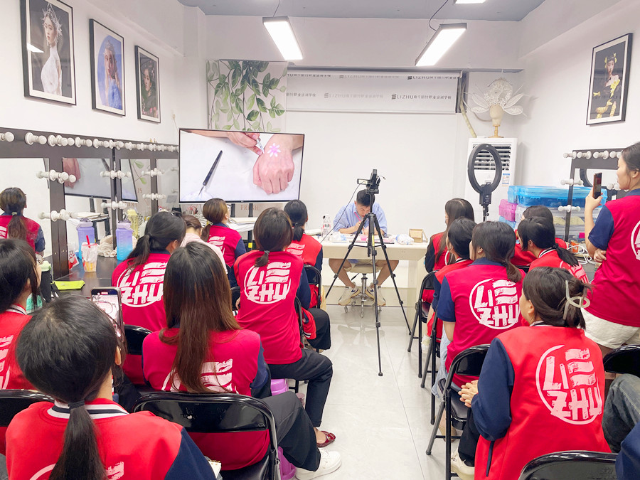 什么是面部彩繪？面部彩繪零基礎(chǔ)學(xué)習(xí)