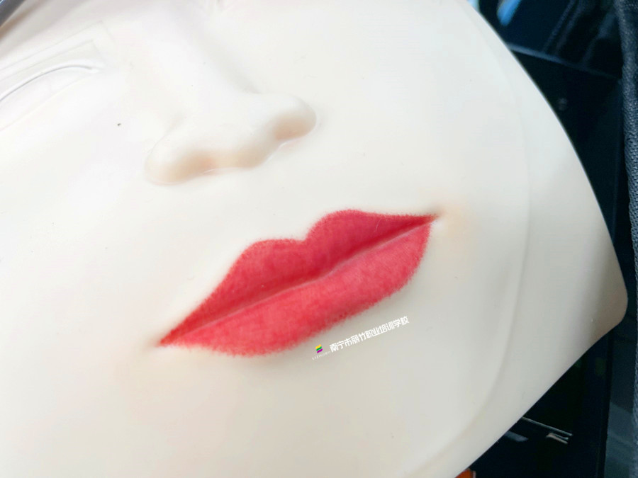 紋唇時的設(shè)計要點，南寧學(xué)紋唇