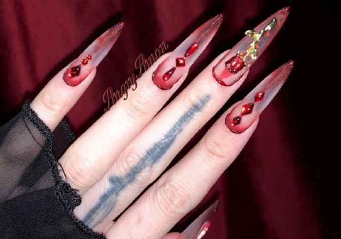 惡女美甲款式，廣西美甲職業(yè)技師學(xué)校準(zhǔn)備好了