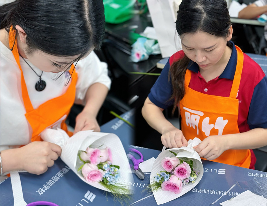 南寧花藝學(xué)校開班首日，學(xué)員收獲滿滿