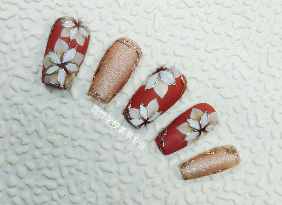 復(fù)古花卉美甲，實(shí)力展示廣西美甲學(xué)校哪家強(qiáng)？