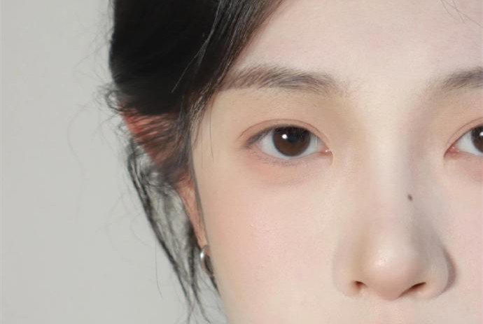 素顏女高妝容教程，南寧化妝培訓(xùn)名校手把手教學(xué)