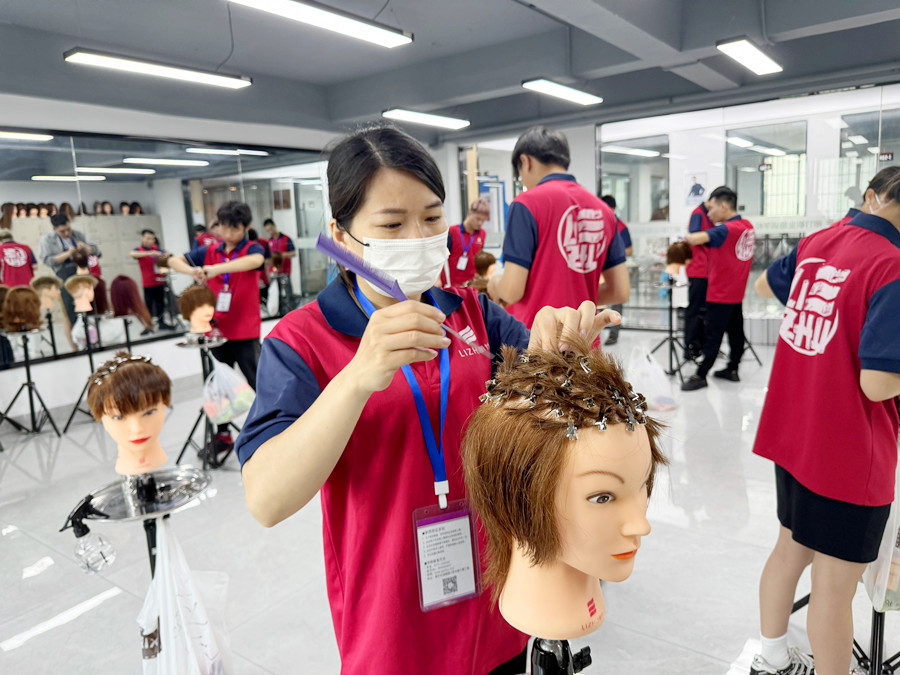 什么叫鋼夾燙？南寧學(xué)燙發(fā)哪家比較好？