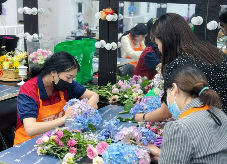 優(yōu)雅瀑布桌花布置，學(xué)花藝沒(méi)經(jīng)驗(yàn)