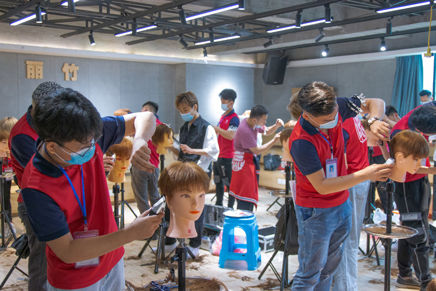 南寧美發(fā)學(xué)校如何上課？隨到隨學(xué)！