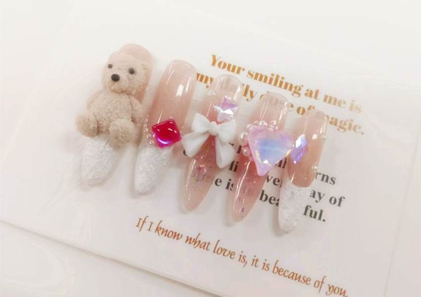 立體小熊雕花美甲，用作品告訴你南寧學(xué)美甲去哪里？