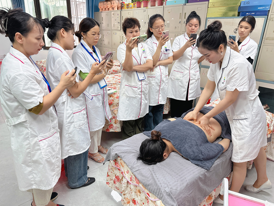 按摩腹部的好處，南寧美容美體實訓(xùn)講解