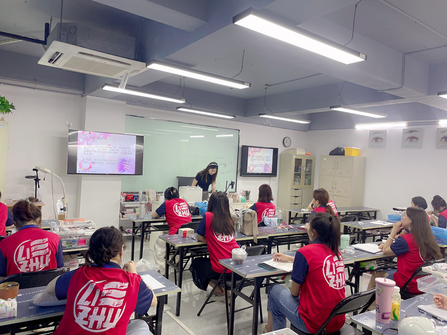 廣西學(xué)美甲零經(jīng)驗：美甲理論知識有哪些？