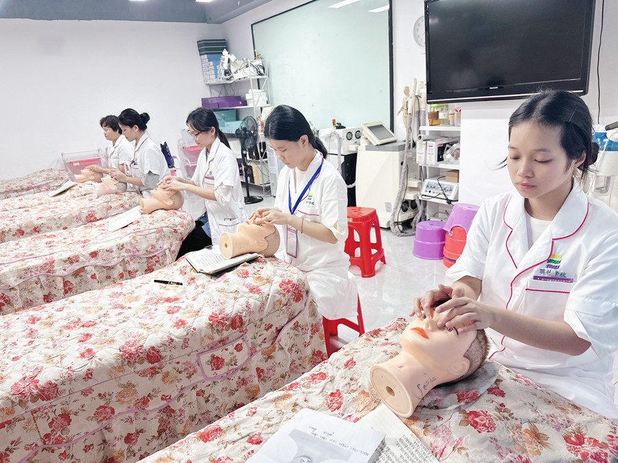 南寧培訓(xùn)美容師課程，從認識面部開始